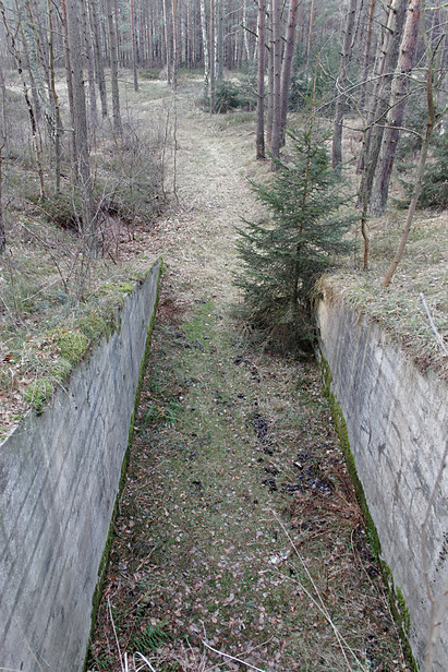 Militärfeldbahn Świnoujście Przytor: Einfahrt in Geschützbunker, Westseite